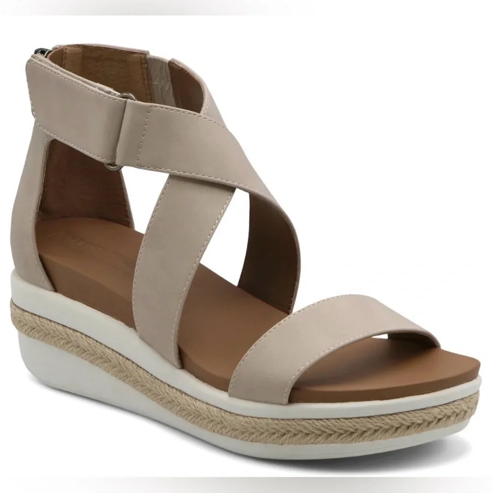 NWOT Adrienne Vittadini Cape May Wedge - Picture 7 of 7